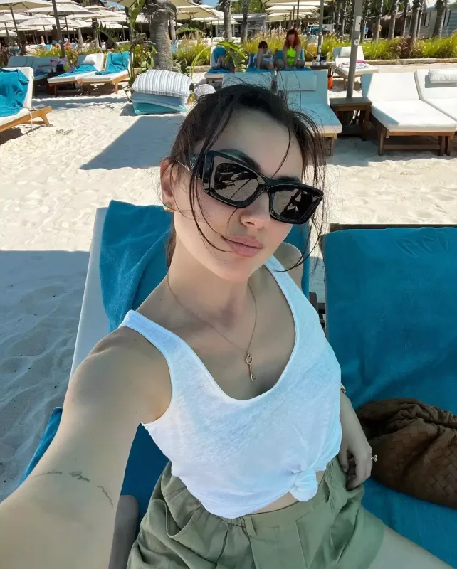 İstirahətindən fotolar paylaşdı