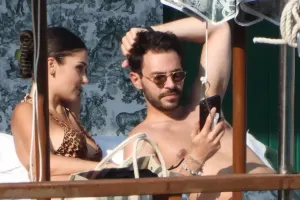 İtaliyadan eşq yaşadığı Handesiz qayıtdı