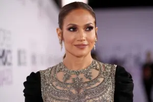 Boşanma vəkillərinə müraciət etdi