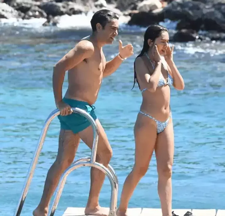 Evliliklərinin yeddinci ilini Bodrumda qeyd edirlər