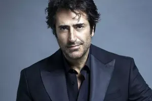 Taksi tapmayıb avtobusa mindi, konsert verdi