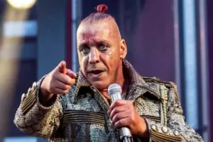 Daha bir qadın onu təcavüzdə günahlandırır