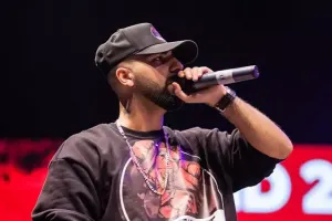 Paster: "Uşaqlığım anamla türmələrə "pasılka" daşımaqla keçib"