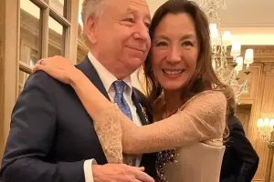 Aktrisa nişanından 19 il sonra ərə getdi