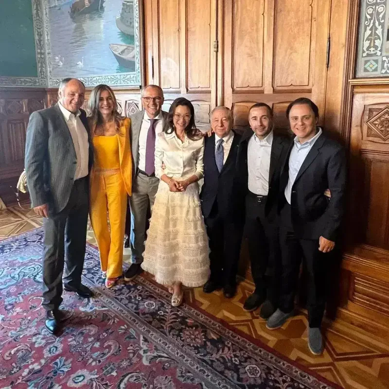 Aktrisa nişanından 19 il sonra ərə getdi