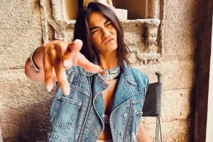 Jiletinin qiyməti 15 min, ayaqqabısı 20 min