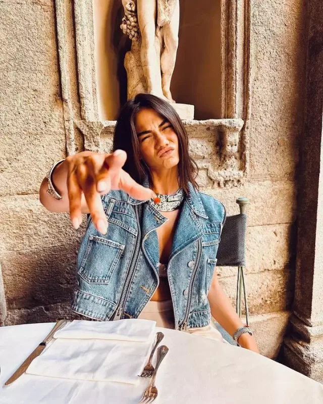 Jiletinin qiyməti 15 min, ayaqqabısı 20 min