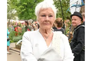 Gözü görməsə də, kinodan getmək istəmir