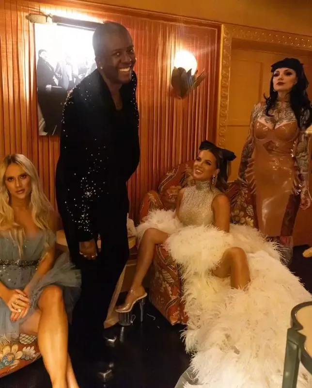 50 yaşını qeyd etdi, görənlər inanmadı