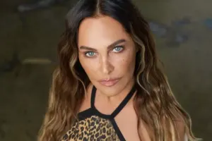 Yataqda selfi çəkib paylaşdı