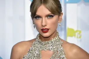 50 yük maşını sürücüsünə 100 min dollar hədiyyə etdi