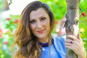 Gülyanaq Məmmədova özbəkistanlı nazirlə duet oxudu