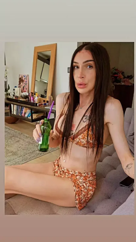 Cinsiyyətini dəyişən türk aktyor alt paltarında görüntüsünü paylaşdı