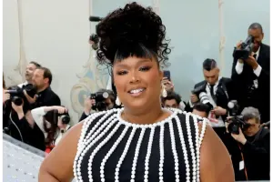 O da Lizzodan şikayətçidir