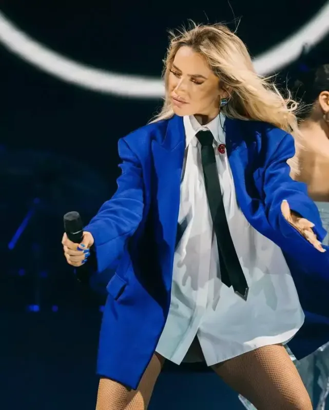 Hadisenin səhnə geyimi müzakirələrə səbəb oldu