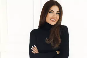 Gülay qızı ilə istirahətdə