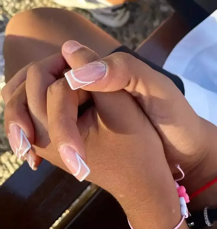 Gülay qızı ilə istirahətdə