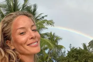 Okeanda balina ilə üzdü