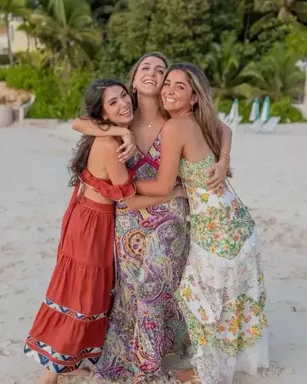 Sonuncu İran şahının nəvəsi ərə gedir