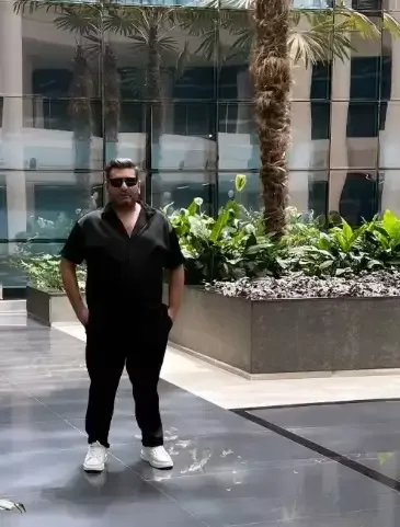 Xəstəxanadan evə buraxılan Elcanın görüntüsü