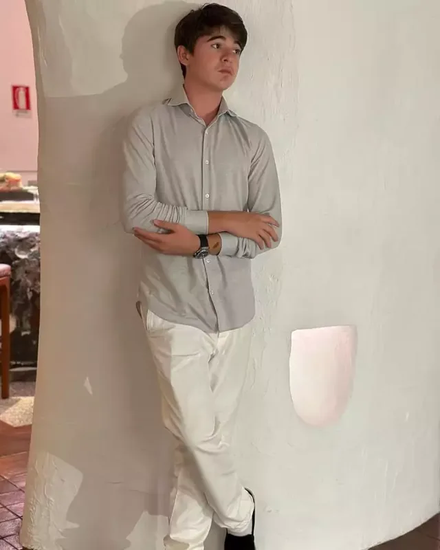 Əkiz övladlarının arxiv görüntülərini paylaşdı