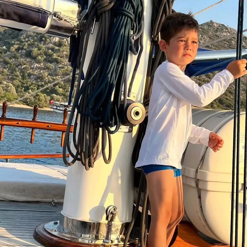 Övladının fotolarını yayımladı