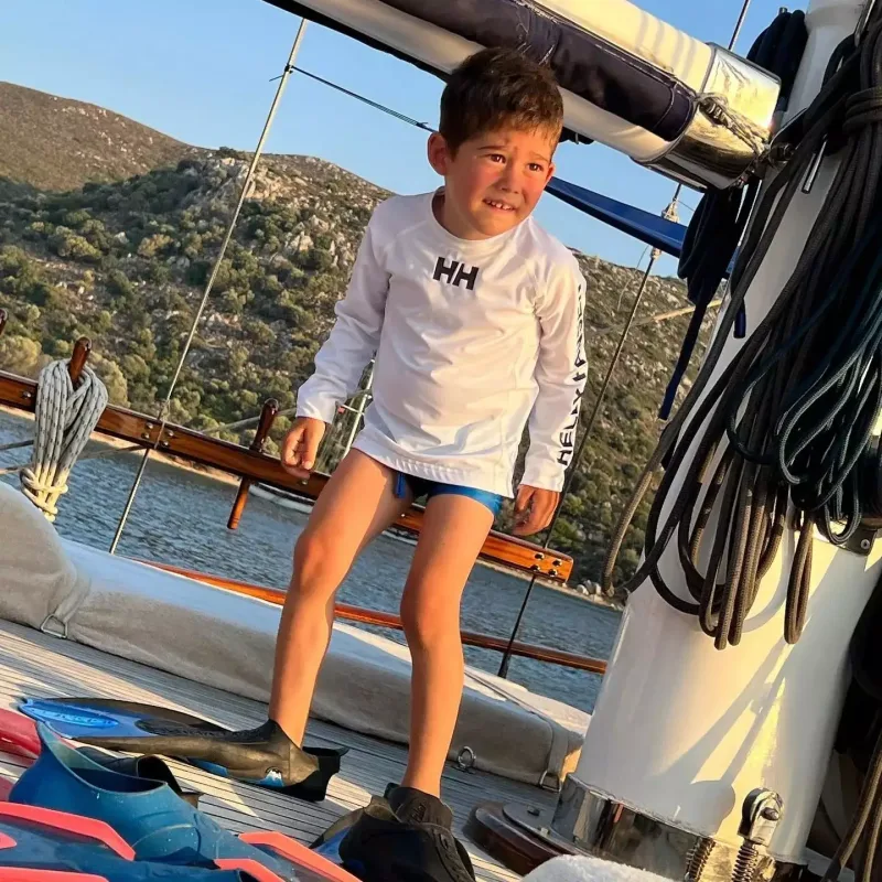 Övladının fotolarını yayımladı