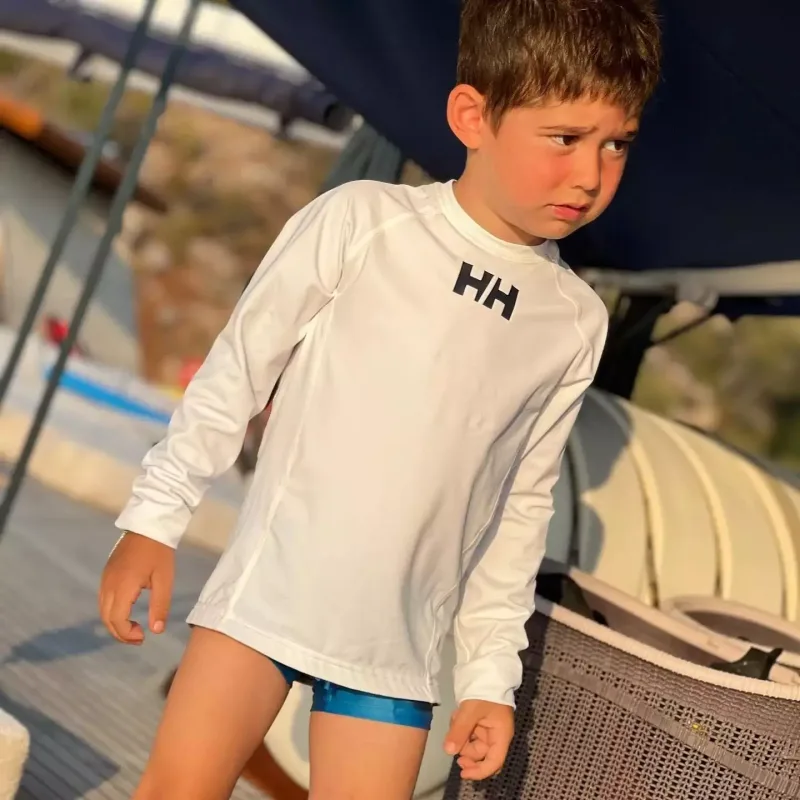 Övladının fotolarını yayımladı