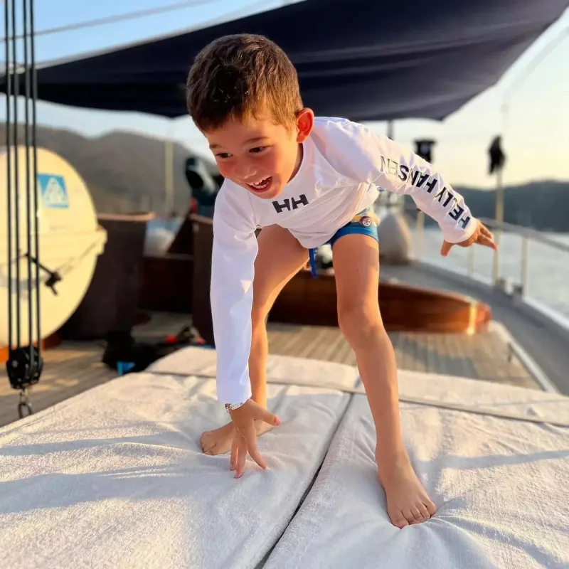 Övladının fotolarını yayımladı