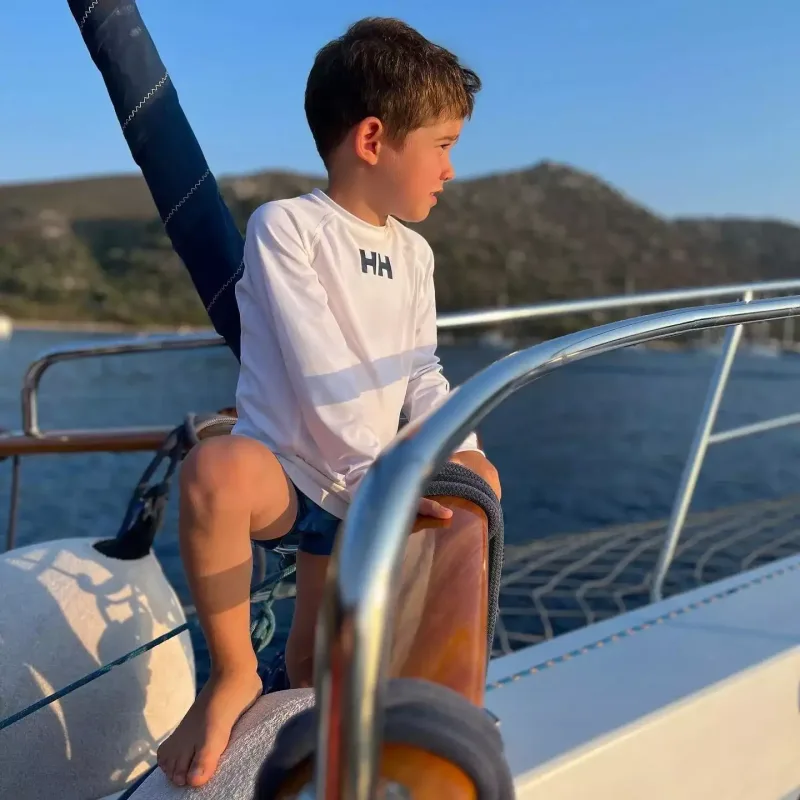 Övladının fotolarını yayımladı