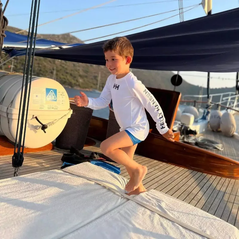 Övladının fotolarını yayımladı