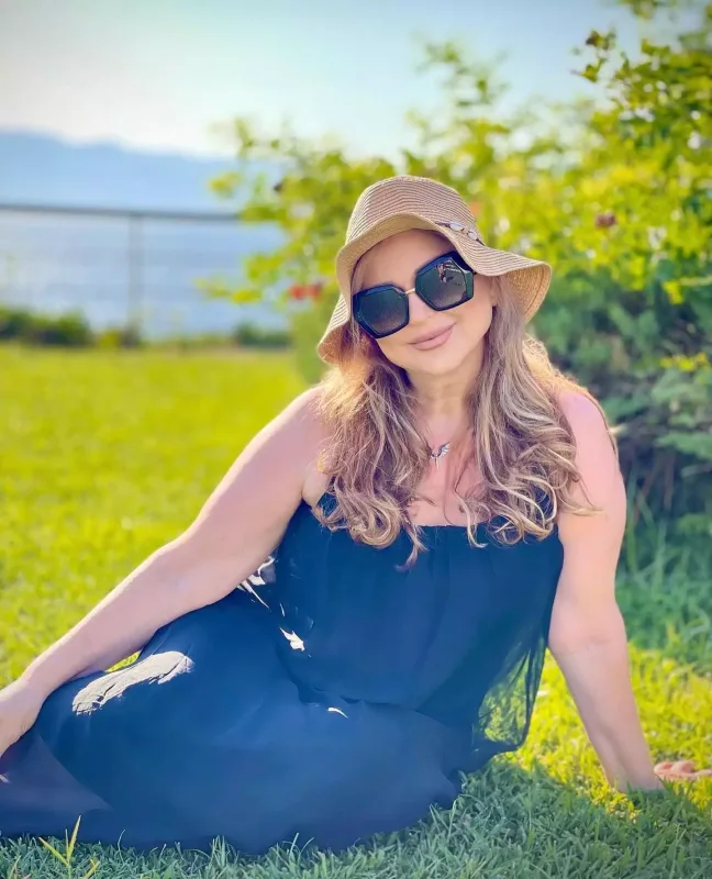 "Bəzən dayanıb keçdiyimiz günlərdəki..."