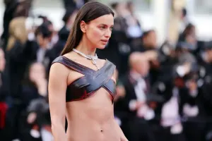 Sevgilisinə görə dostlarını sildi