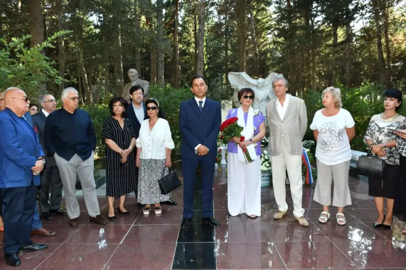 Müslüm Maqomayevin xatirəsi anıldı