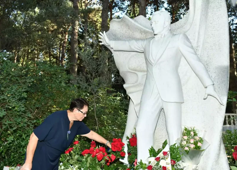 Müslüm Maqomayevin xatirəsi anıldı