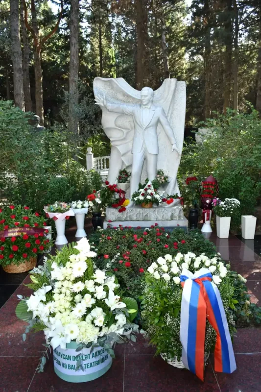 Müslüm Maqomayevin xatirəsi anıldı