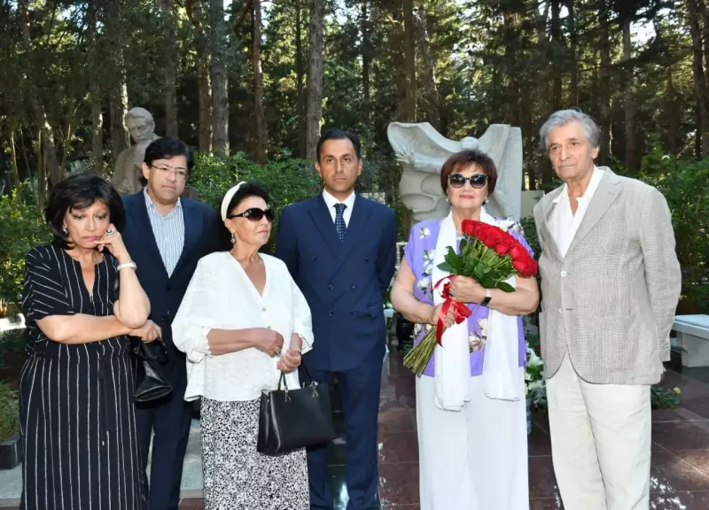 Müslüm Maqomayevin xatirəsi anıldı