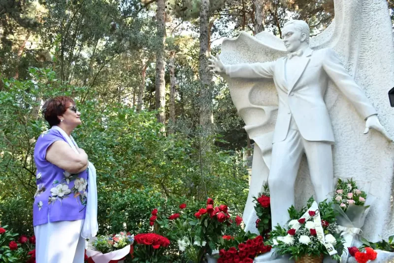 Müslüm Maqomayevin xatirəsi anıldı