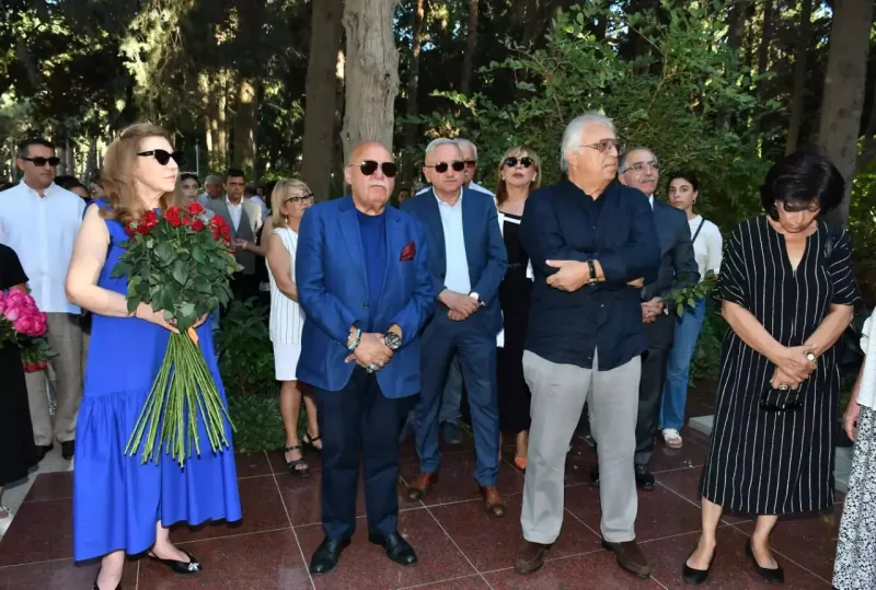 Müslüm Maqomayevin xatirəsi anıldı