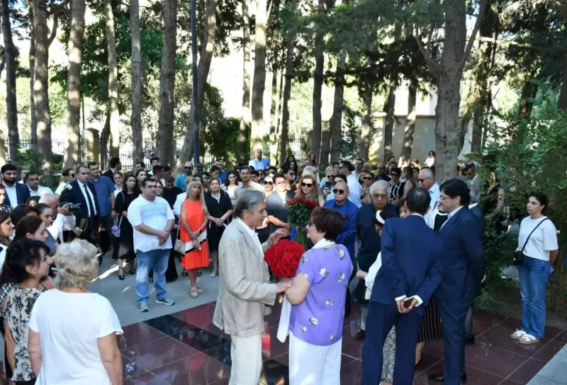 Müslüm Maqomayevin xatirəsi anıldı