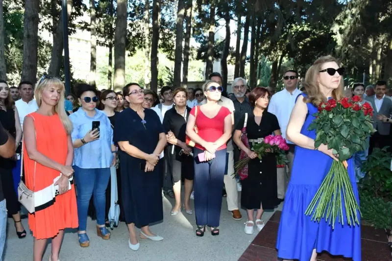 Müslüm Maqomayevin xatirəsi anıldı