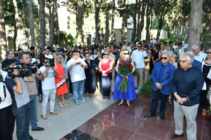 Müslüm Maqomayevin xatirəsi anıldı