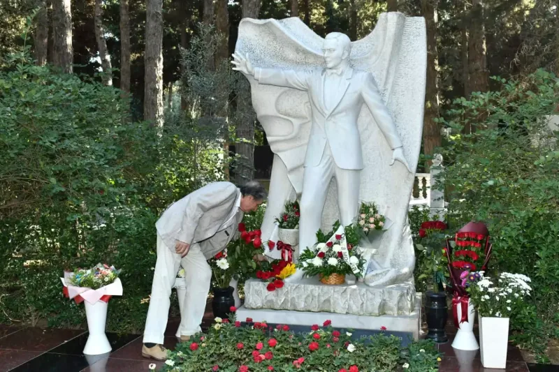 Müslüm Maqomayevin xatirəsi anıldı