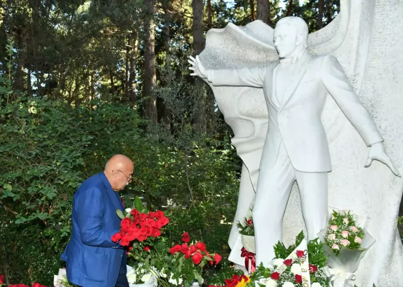 Müslüm Maqomayevin xatirəsi anıldı