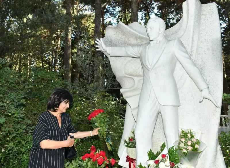 Müslüm Maqomayevin xatirəsi anıldı