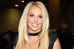 Həyat yoldaşına onunla xəyanət edib! Çılpaq fotolarını...