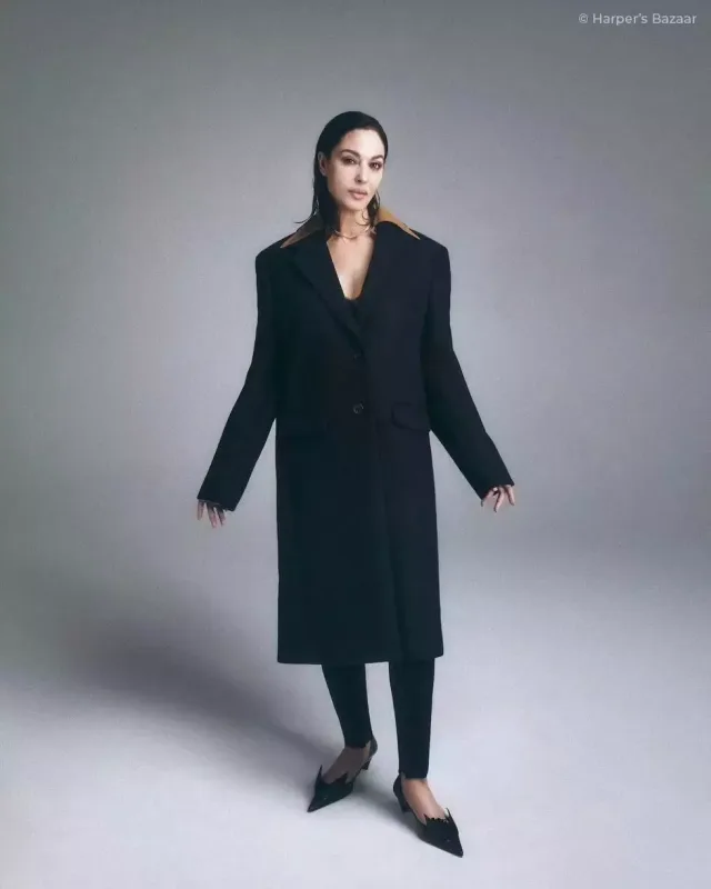 58 yaşlı Monika məşhur jurnalın üz qabığında