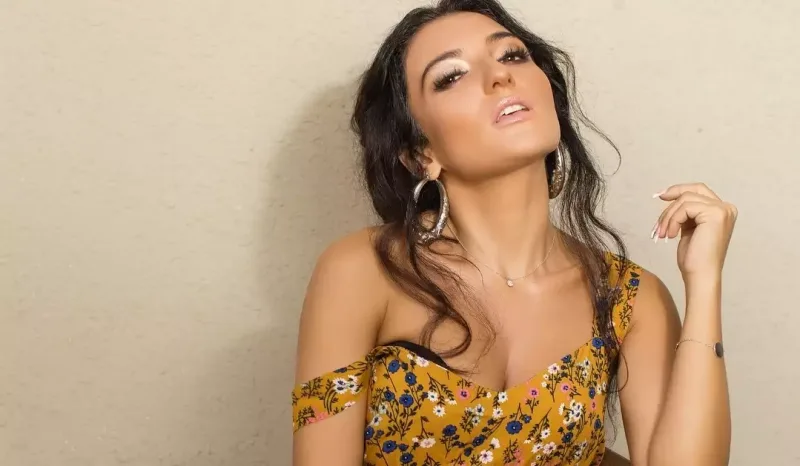 Dilarədən bikinili fotolar: "Başqaları kimi..."