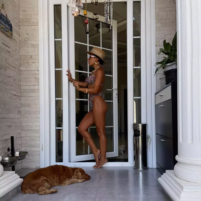 Dilarədən bikinili fotolar: "Başqaları kimi..."