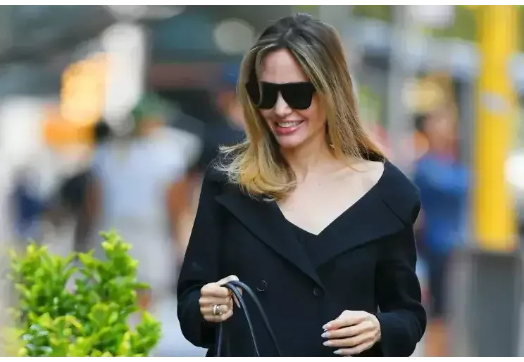 26 dərəcə istidə palto ilə gəzintiyə çıxdı